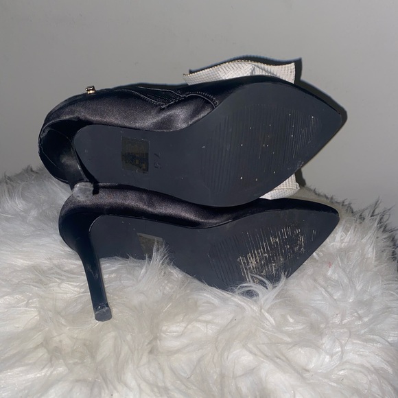 Azalea Wang Elegant Black Women's Shoes with Rhinestone Bow - Picture 5 of 6